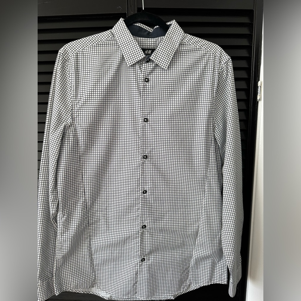 H & M Slim Fit Dress Shirt size M